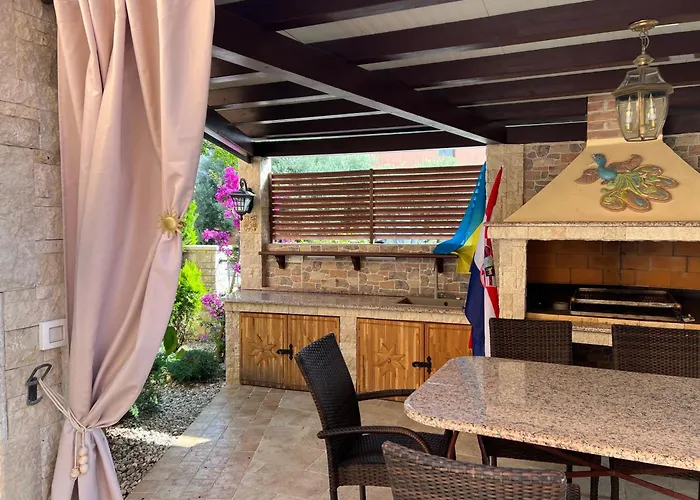 Viola Istra Konukevi 4*