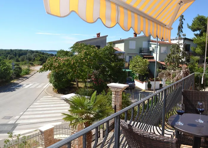 Viola Istra 4*